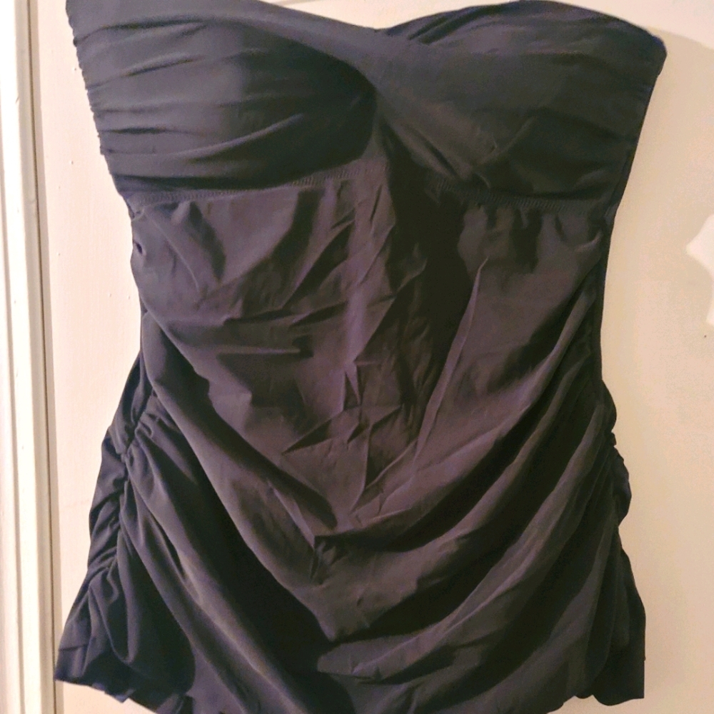 Womens no sleeve or straps black bathing suit